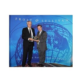 Siemens-Division Building Technologies mit dem "2013 European Frost & Sullivan Market Leadership Award" für Gebäudeautomationssysteme ausgezeichnet / Siemens Building Technologies recognized with the 2013 European Frost & Sullivan Market Leadership Awar