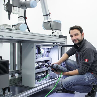 Universal Robots wprowadza płynną integrację ze sterownikami PLC Siemens