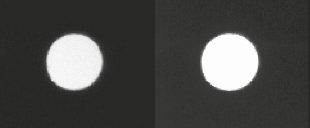 Rys. 5. Wpływ prześwietlenia obrazu na wyznaczenie pozycji krawędzi w obrazie. Po lewej: obraz otworu naświetlany 4 ms (bez prześwietlenia) – średnica otworu 45,0 px, po prawej: obraz otworu naświetlany 8 ms (z prześwietleniem) – średnica otworu 45,5 px. Różnica 1,1%, przy większych prześwietleniach różnica pomiarów będzie większa