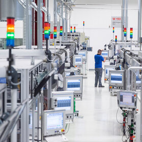 Nowy sterownik PLC firmy Bosch Rexroth ułatwia połączenie z systemami IoT wyższego poziomu
