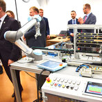 Siemens dostarcza sprzęt do pracowni mechatronicznej