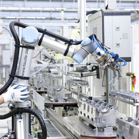 Zwiększone inwestycje w  roboty przemysłowe
