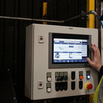 Firma Mackle modernizuje formaty karmy dla zwierząt domowych dzięki współpracy z Clevertech i OMRON: pakowanie w saszetki pozwala uzyskać szacowany wzrost wydajności o 50%