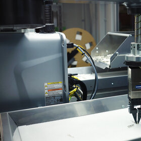 Innowacyjne podejście do produkcji wiązek kablowych – współpraca OMRON z ERKO