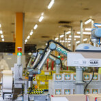 Coboty UR paletyzujące herbatę