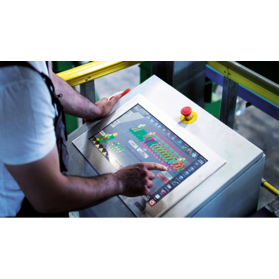 Terminale operatorskie, komputery i monitory przemysłowe. Fot. Freepik