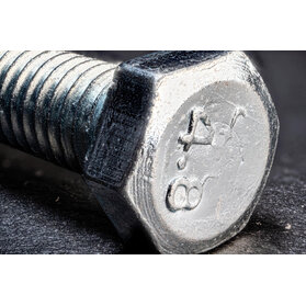 Jak prawidłowo dokręcać śruby z łbem sześciokątnym?