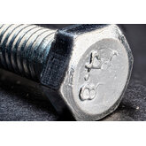 Jak prawidłowo dokręcać śruby z łbem sześciokątnym?