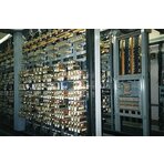 System sterowania z lat 80. XX wieku oparty o układy przekaźnikowo-stycznikowe, źródło: Internet