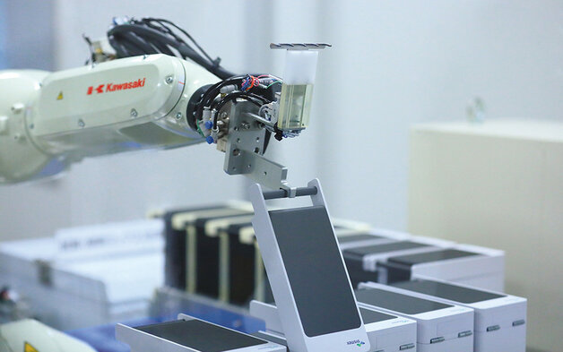 Roboty_kawasaki_covid_testy_PCR_robotyzacja_ASTOR_3