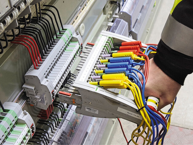 Zakład Energetyczny w Monachium modernizuje swoje rozdzielnie z użyciem systemu kontrolno-pomiarowego FAME firmy Phoenix Contact