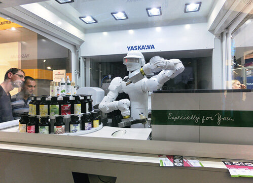 Na stoisku firmy Yaskawa nie zabrakło znanego już z innych ekspozycji dwuręcznego robota Balthazara