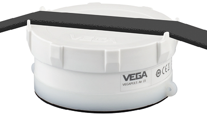 Czujniki VEGAPULS Air 23 zapewniają ciągły pomiar w zbiornikach z tworzywa sztucznego i bezprzewodową transmisję danych. Mocowanie odbywa się bez ingerencji w zbiornik, za pomocą adaptera przylepnego lub paska zaciskowego