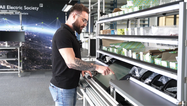 Wspierane przez oprogramowanie systemy wspomagania pracowników umożliwiają bardziej wydajny sposób pracy przy pomocy spójnych danych dostarczanych przez inżynierów