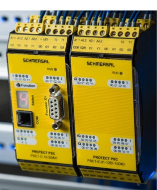 Nowy, modułowy sterownik bezpieczeństwa PSC1 firmy Schmersal umożliwia programowanie indywidualnych systemów bezpieczeństwa