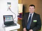 Zalety nowego przekaźnika programowalnego na stoisku firmy Aniro prezentował Radosław Petluszewski - menadżer nagrodzonego produktu
