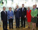 Premier Chin Wen Jiabao i Kanclerz Niemiec Angela Merkel oraz przedstawiciele firmy HARTING (od lewej): Dietmar Harting, Philip Harting, Margrit Harting oraz Maresa Harting-Hertz