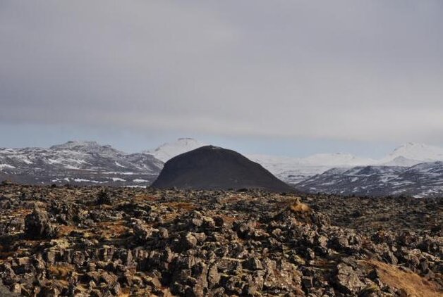 Rys. 7. Aktywność geotermalna Islandii - pola lawy [Geothermal activity in Iceland - lava fields]