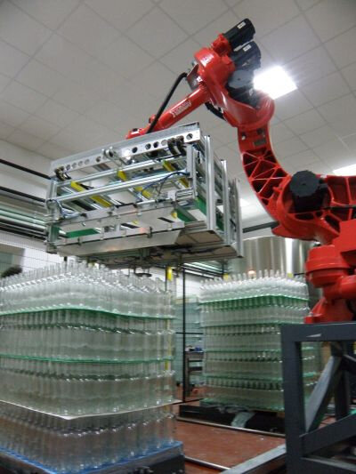 Uniwersalny sześcioosiowy robot paletyzujący NJ o udźwigu 110 kg i zasięgu 3,0 m