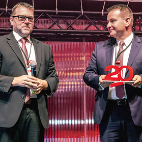 Tomasz Wieland, prezes firmy SEW-Eurodrive Polska (z prawej) i Udo Aull, dyrektor sprzedaży i marketingu grupy SEW-Eurodrive