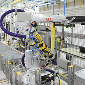 ABB rozpoczyna produkcję robotów w USA