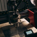 Czym właściwie zajmuje się operator maszyn CNC?