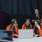 Dziewczyny z Dolnego Śląska już po raz siódmy oswajały wspólnie z Mercedes-Benz świat technologii