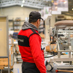 Panasonic automatyzuje produkcję mebli medycznych