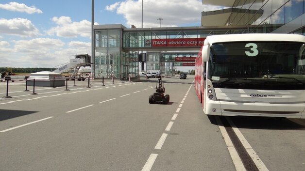 Robot IBIS - lotnisko we Wrocławiu