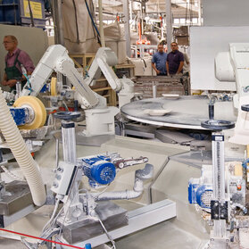 Roboty przemysłowe wykorzystywane w produkcji porcelany