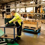 Robotyzacja w logistyce według raportu IFR