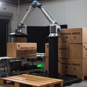 Universal Robots dodaje do portfolio nowego przemysłowego cobota o udźwigu 20 kg 